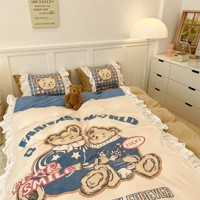 91家纺网 家纺一手货源 找家纺 昔可家纺 2023新款花边数码宝宝绒四件套 冬日熊宝