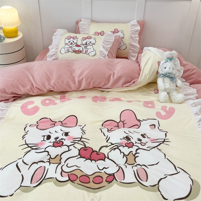 91家纺网 家纺一手货源 找家纺 昔可家纺 2023新款花边数码宝宝绒四件套 蛋糕猫咪