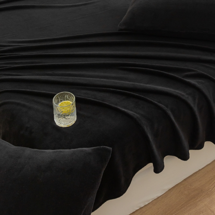 91家纺网 家纺一手货源 找家纺 慕澄家纺 2023新款纯色牛奶绒加厚保暖多功能床单盖毯 床单-黑金