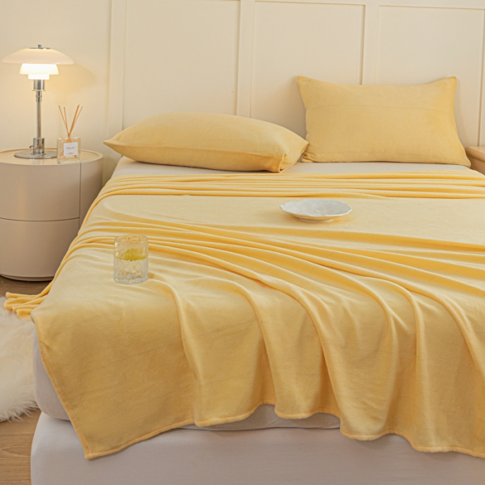 91家纺网 家纺一手货源 找家纺 慕澄家纺 2023新款纯色牛奶绒加厚保暖多功能床单盖毯 床单-杏黄
