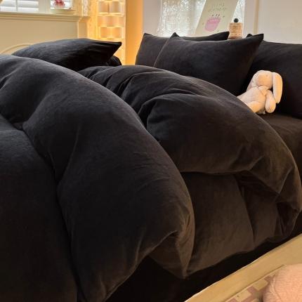 91家纺网 家纺一手货源 找家纺 慕澄家纺 2023新款简约牛奶绒加厚保暖四件套-纯爱 纯爱-黑金