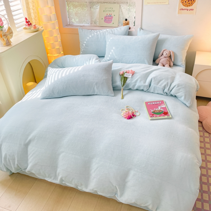 91家纺网 家纺一手货源 找家纺 慕澄家纺 2023新款简约牛奶绒加厚保暖四件套-纯爱 纯爱-纯蓝