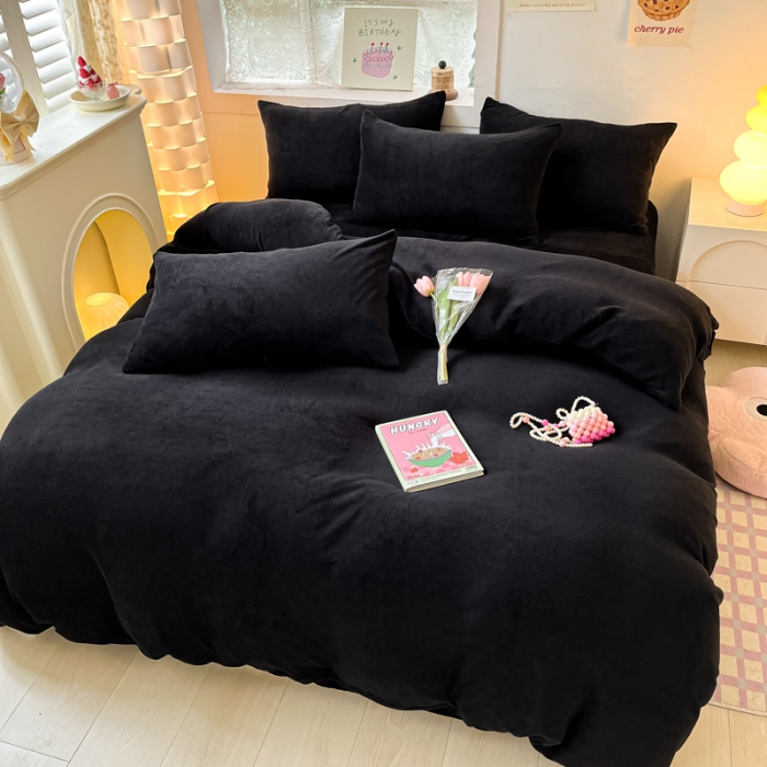 91家纺网 家纺一手货源 找家纺 慕澄家纺 2023新款简约牛奶绒加厚保暖四件套-纯爱 纯爱-黑金