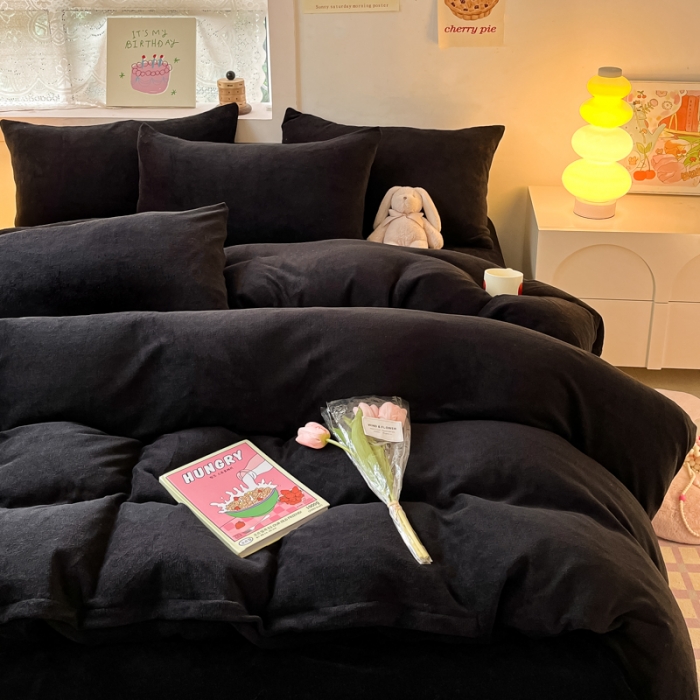 91家纺网 家纺一手货源 找家纺 慕澄家纺 2023新款简约牛奶绒加厚保暖四件套-纯爱 纯爱-黑金
