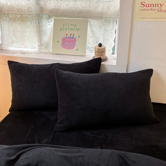 91家纺网 家纺一手货源 找家纺 慕澄家纺 2023新款简约牛奶绒加厚保暖四件套-纯爱 纯爱-黑金