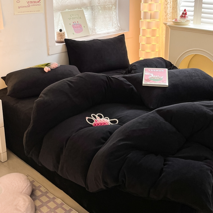 91家纺网 家纺一手货源 找家纺 慕澄家纺 2023新款简约牛奶绒加厚保暖四件套-纯爱 纯爱-黑金