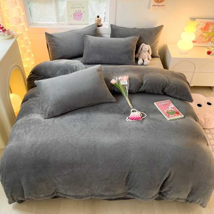 91家纺网 家纺一手货源 找家纺 慕澄家纺 2023新款简约牛奶绒加厚保暖四件套-纯爱 纯爱-墨灰