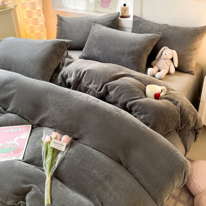91家纺网 家纺一手货源 找家纺 慕澄家纺 2023新款简约牛奶绒加厚保暖四件套-纯爱 纯爱-墨灰