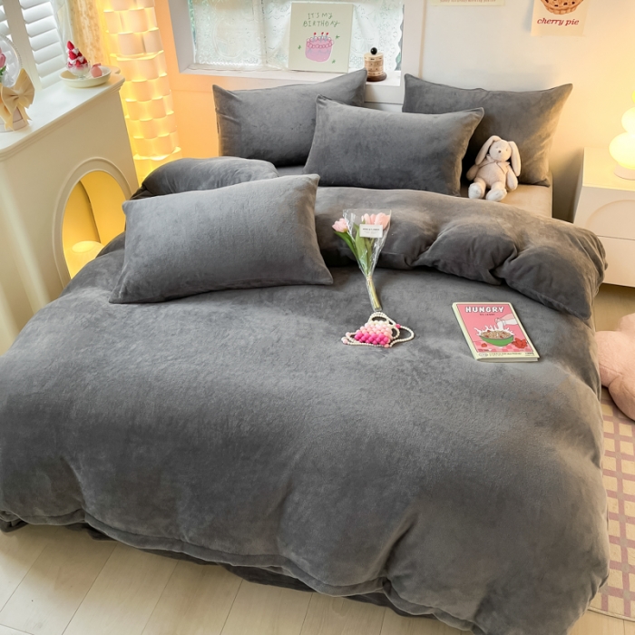 91家纺网 家纺一手货源 找家纺 慕澄家纺 2023新款简约牛奶绒加厚保暖四件套-纯爱 纯爱-墨灰