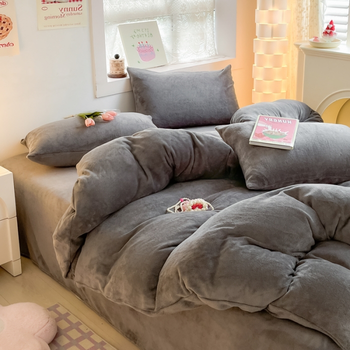91家纺网 家纺一手货源 找家纺 慕澄家纺 2023新款简约牛奶绒加厚保暖四件套-纯爱 纯爱-墨灰