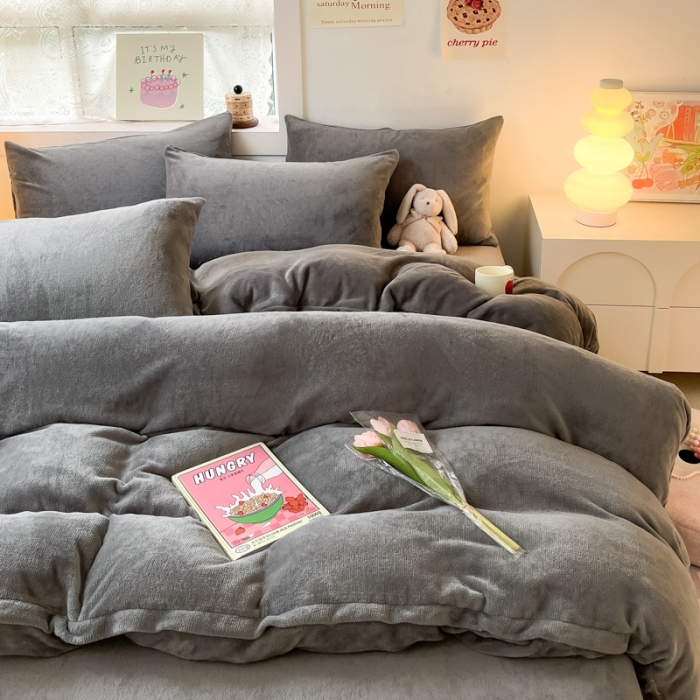 91家纺网 家纺一手货源 找家纺 慕澄家纺 2023新款简约牛奶绒加厚保暖四件套-纯爱 纯爱-墨灰