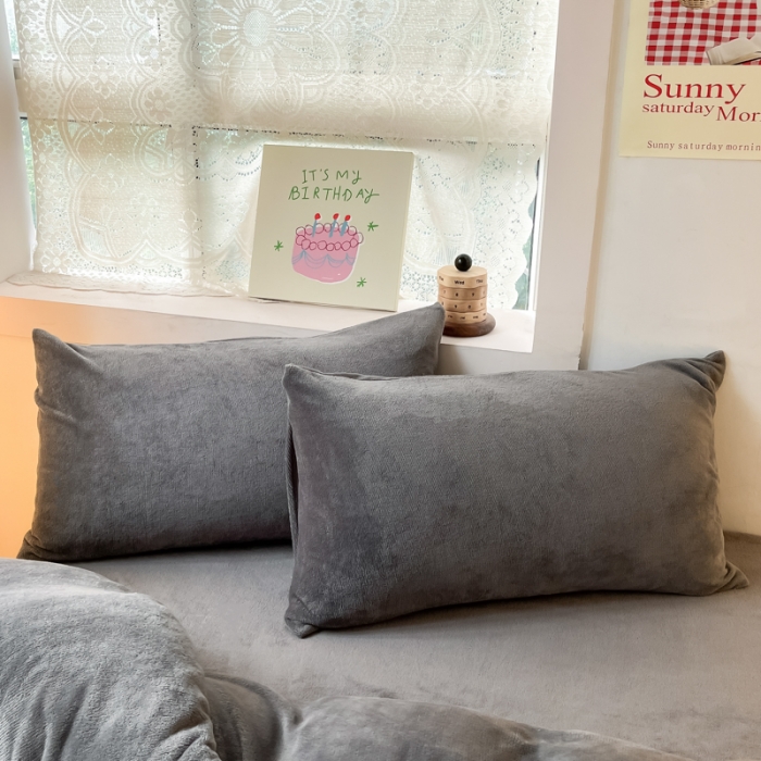 91家纺网 家纺一手货源 找家纺 慕澄家纺 2023新款简约牛奶绒加厚保暖四件套-纯爱 纯爱-墨灰