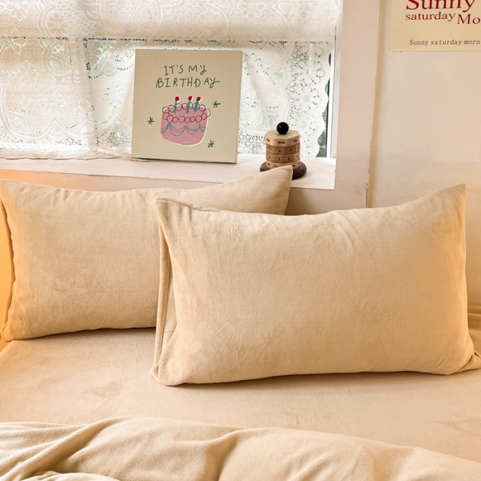 91家纺网 家纺一手货源 找家纺 慕澄家纺 2023新款简约牛奶绒加厚保暖四件套-纯爱 纯爱-驼咖