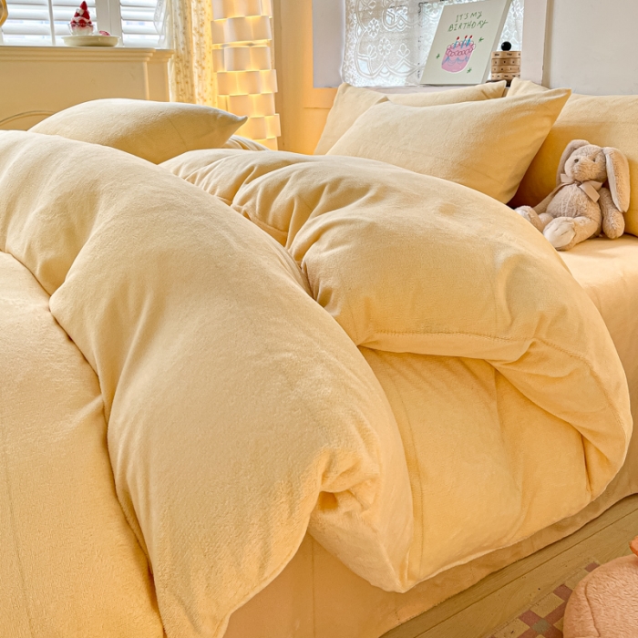 91家纺网 家纺一手货源 找家纺 慕澄家纺 2023新款简约牛奶绒加厚保暖四件套-纯爱 纯爱-杏黄