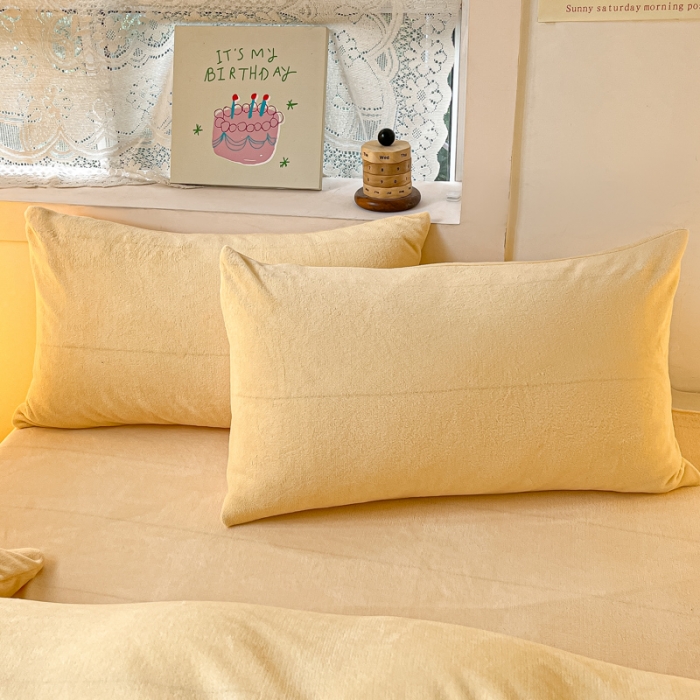 91家纺网 家纺一手货源 找家纺 慕澄家纺 2023新款简约牛奶绒加厚保暖四件套-纯爱 纯爱-杏黄