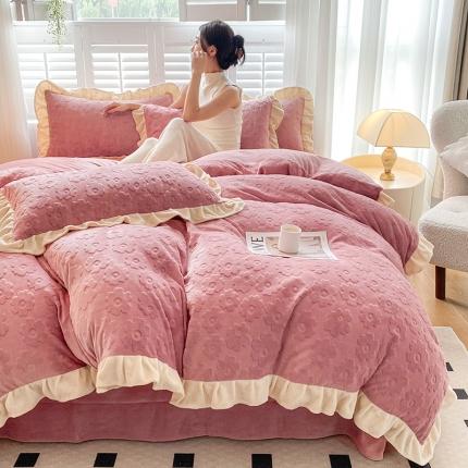 91家纺网 家纺一手货源 找家纺 2025新款高克重5D雕花加厚牛奶绒韩式花边系列 花海-豆沙