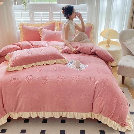 91家纺网 家纺一手货源 找家纺 2025新款高克重5D雕花加厚牛奶绒韩式花边系列 山茶花-豆沙