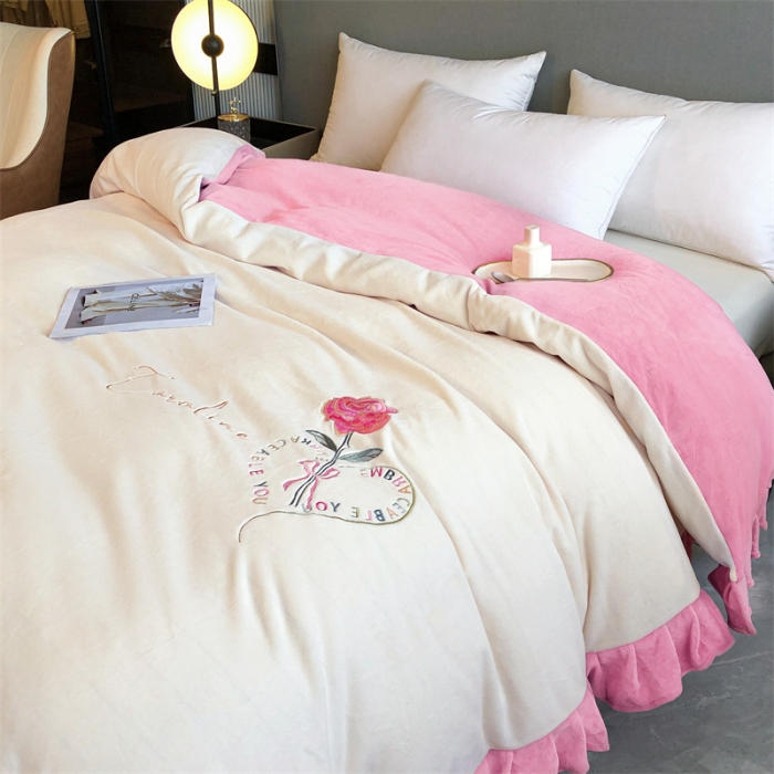 91家纺网 家纺一手货源 找家纺 牛奶绒韩版花边刺绣被套法兰绒宝宝绒兔绒单被套 暖白-嫩黄+浅粉