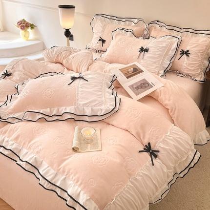 91家纺网 家纺一手货源 找家纺 （总）逸尚阁 2024新款牛奶绒雕花拼接双层花边四件套