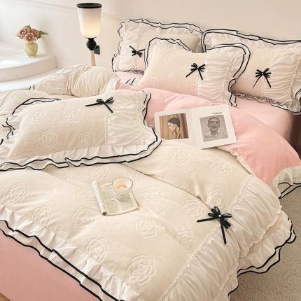 91家纺网 家纺一手货源 找家纺 （总）逸尚阁 2024新款牛奶绒雕花拼接双层花边四件套