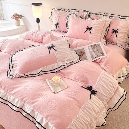 91家纺网 家纺一手货源 找家纺 （总）逸尚阁 2024新款牛奶绒雕花拼接双层花边四件套