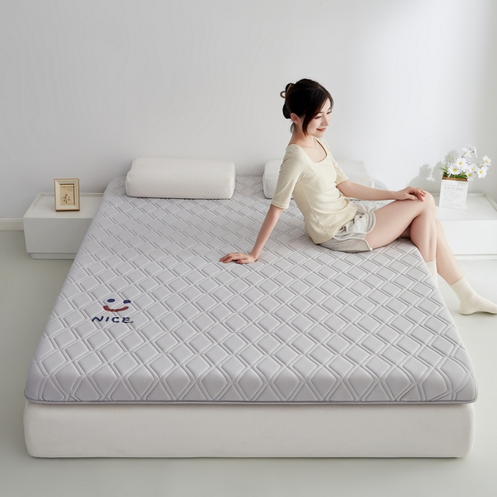 91家纺网 家纺一手货源 找家纺 祁恋婷家居 2023新款A类专版乳胶记忆棉大豆床垫【床垫遮盖物】-款式二 笑脸-灰