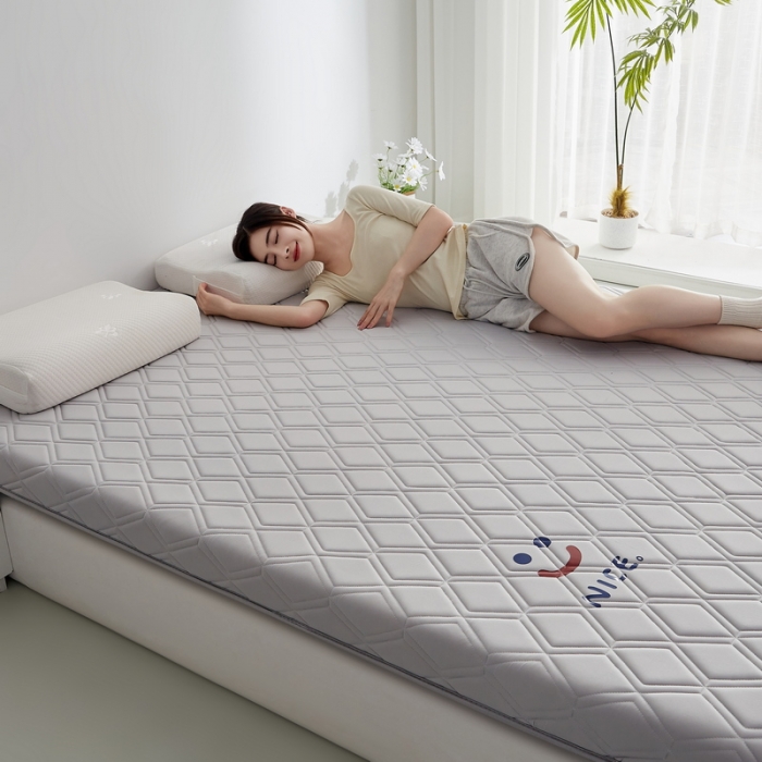 91家纺网 家纺一手货源 找家纺 祁恋婷家居 2023新款A类专版乳胶记忆棉大豆床垫【床垫遮盖物】-款式二 笑脸-灰