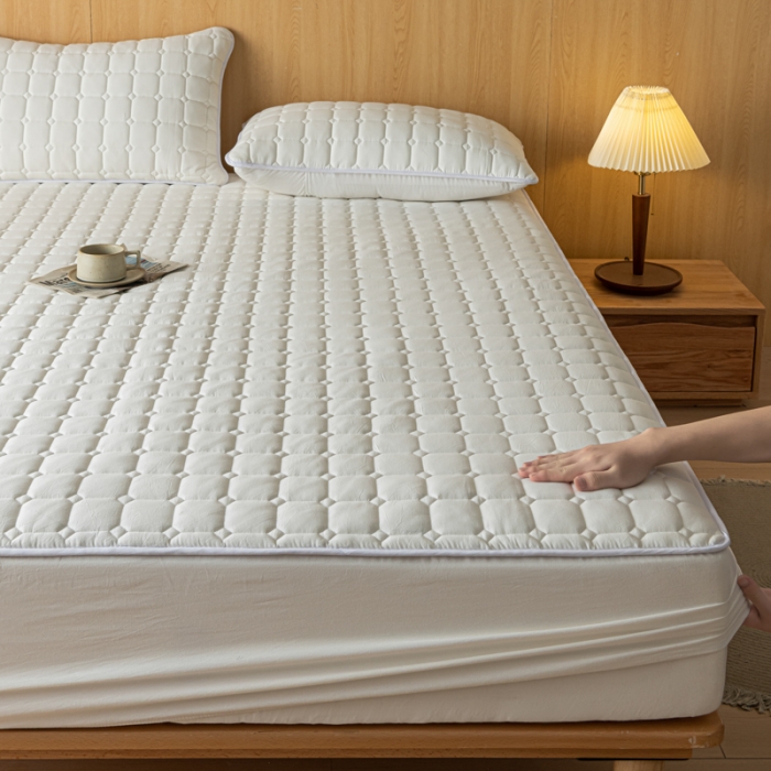 91家纺网 家纺一手货源 找家纺 卡伦 2025新款A类纯棉水洗棉夹棉床笠 白青年