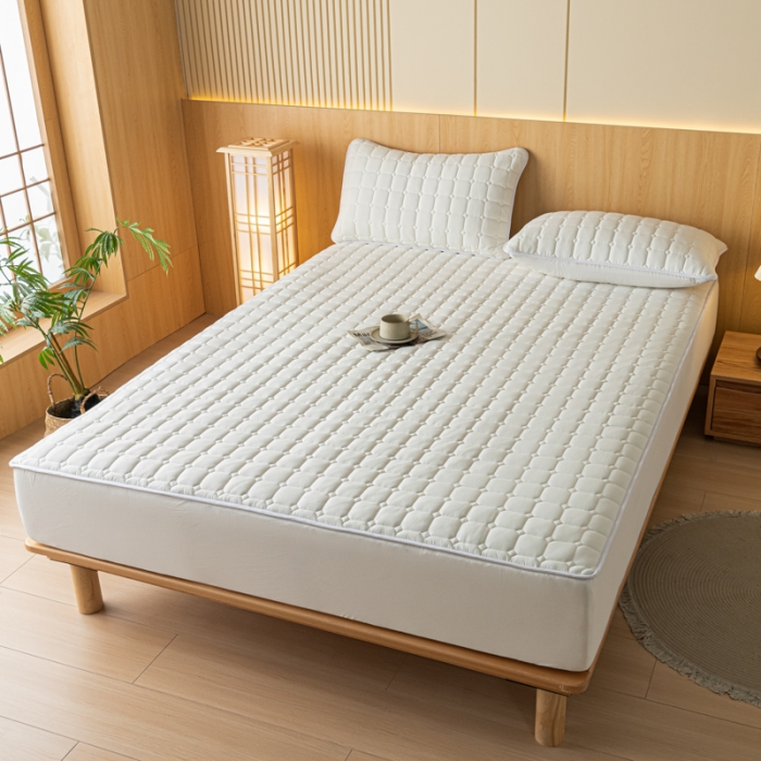 91家纺网 家纺一手货源 找家纺 卡伦 2025新款A类纯棉水洗棉夹棉床笠 白青年