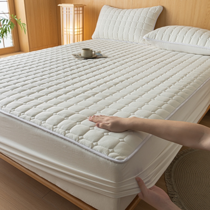 91家纺网 家纺一手货源 找家纺 卡伦 2025新款A类纯棉水洗棉夹棉床笠 白青年