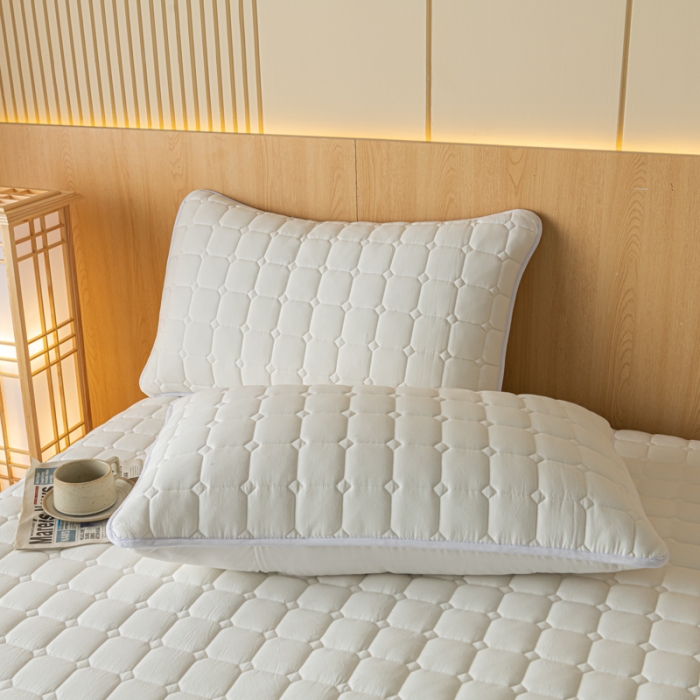 91家纺网 家纺一手货源 找家纺 卡伦 2025新款A类纯棉水洗棉夹棉床笠 白青年