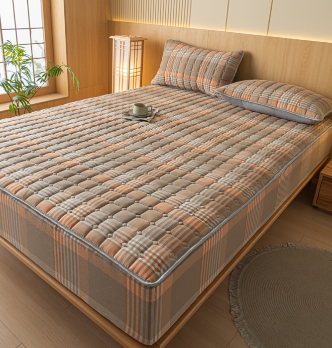 91家纺网 家纺一手货源 找家纺 卡伦 2025新款A类纯棉水洗棉夹棉床笠 错格咖