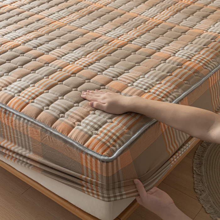 91家纺网 家纺一手货源 找家纺 卡伦 2025新款A类纯棉水洗棉夹棉床笠 错格咖