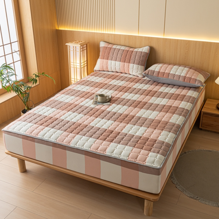 91家纺网 家纺一手货源 找家纺 卡伦 2025新款A类纯棉水洗棉夹棉床笠 粉大格