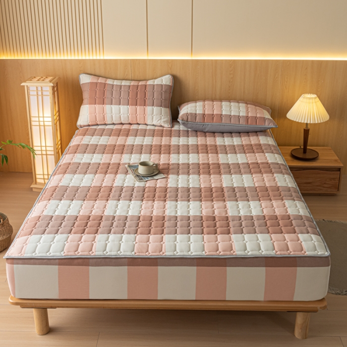 91家纺网 家纺一手货源 找家纺 卡伦 2025新款A类纯棉水洗棉夹棉床笠 粉大格