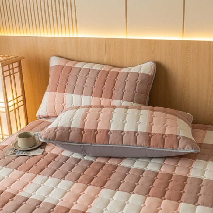 91家纺网 家纺一手货源 找家纺 卡伦 2025新款A类纯棉水洗棉夹棉床笠 粉大格