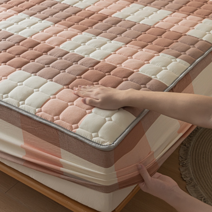 91家纺网 家纺一手货源 找家纺 卡伦 2025新款A类纯棉水洗棉夹棉床笠 粉大格