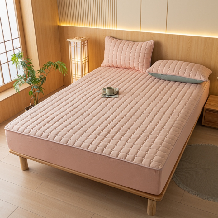 91家纺网 家纺一手货源 找家纺 卡伦 2025新款A类纯棉水洗棉夹棉床笠 粉青年