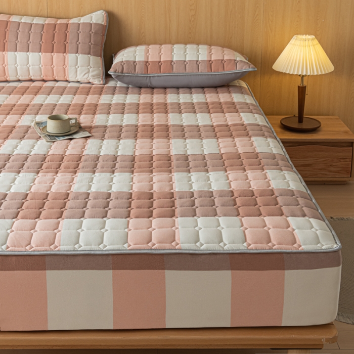 91家纺网 家纺一手货源 找家纺 卡伦 2025新款A类纯棉水洗棉夹棉床笠 粉大格