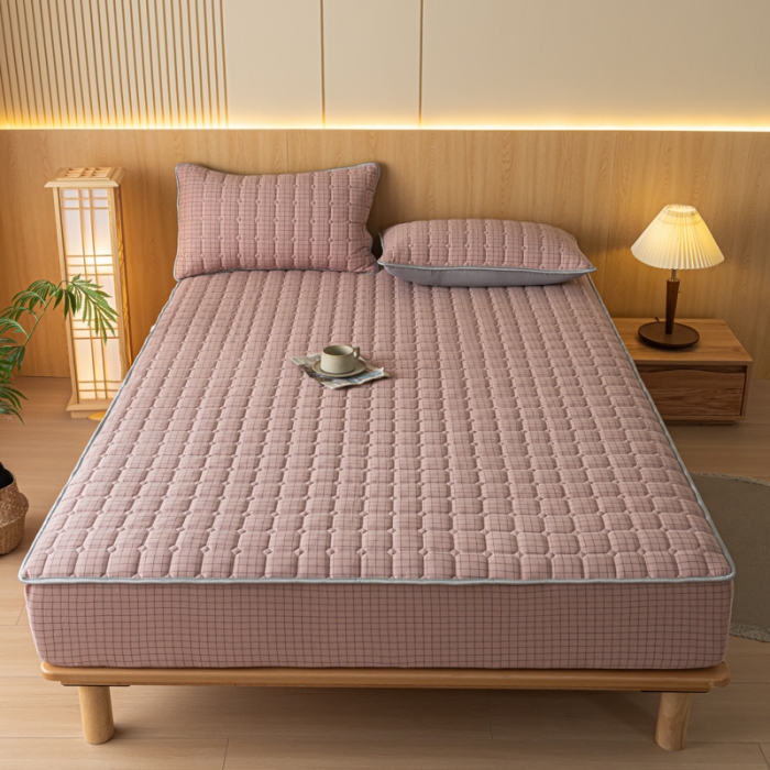 91家纺网 家纺一手货源 找家纺 卡伦 2025新款A类纯棉水洗棉夹棉床笠 粉小格