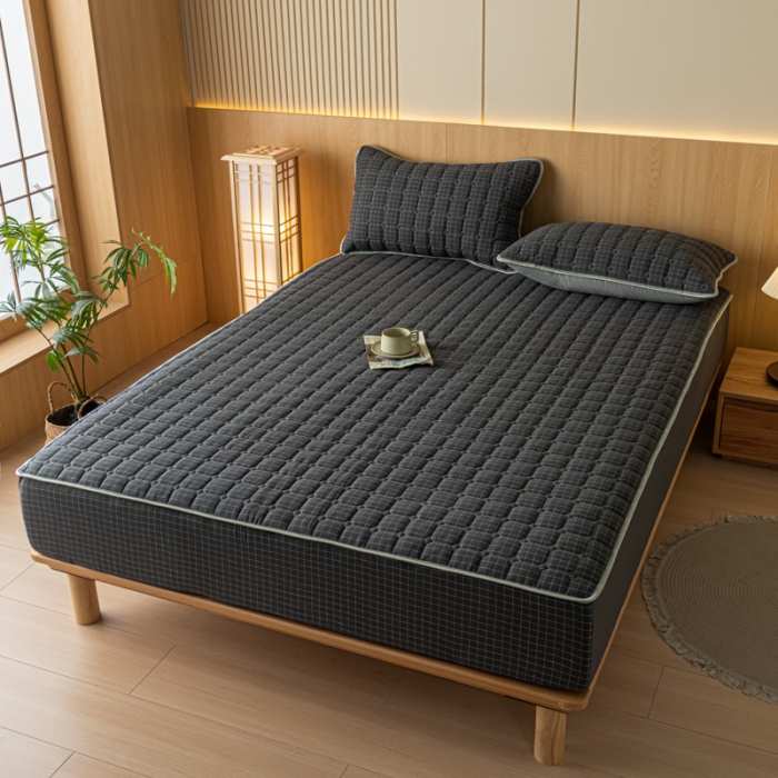 91家纺网 家纺一手货源 找家纺 卡伦 2025新款A类纯棉水洗棉夹棉床笠 灰小方格