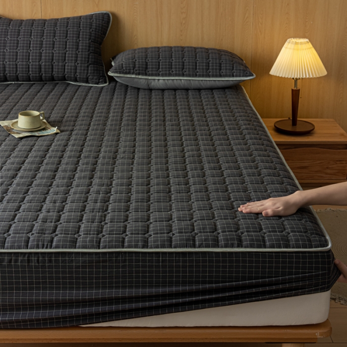 91家纺网 家纺一手货源 找家纺 卡伦 2025新款A类纯棉水洗棉夹棉床笠 灰小方格