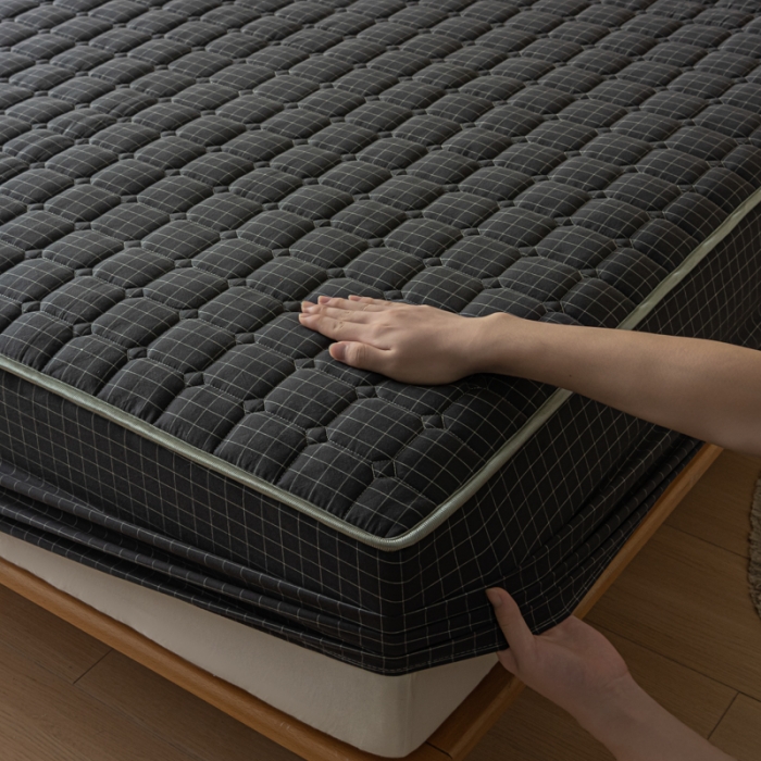 91家纺网 家纺一手货源 找家纺 卡伦 2025新款A类纯棉水洗棉夹棉床笠 灰小方格