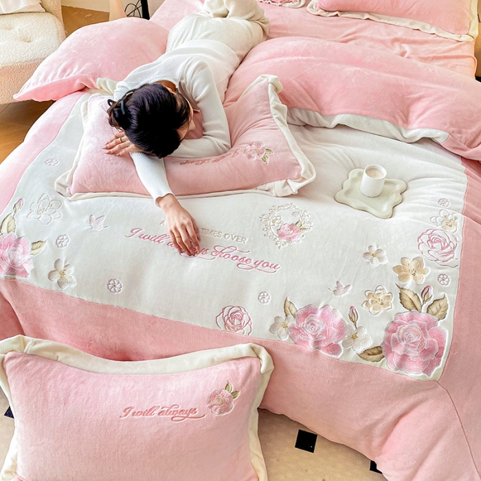 91家纺网 家纺一手货源 找家纺 可以家居 2023新款高克重全消光绣花四件套-伊芙琳 伊芙琳-公主粉