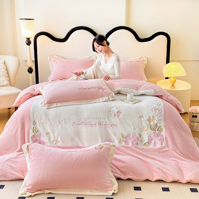 91家纺网 家纺一手货源 找家纺 可以家居 2023新款高克重全消光绣花四件套-伊芙琳 伊芙琳-公主粉