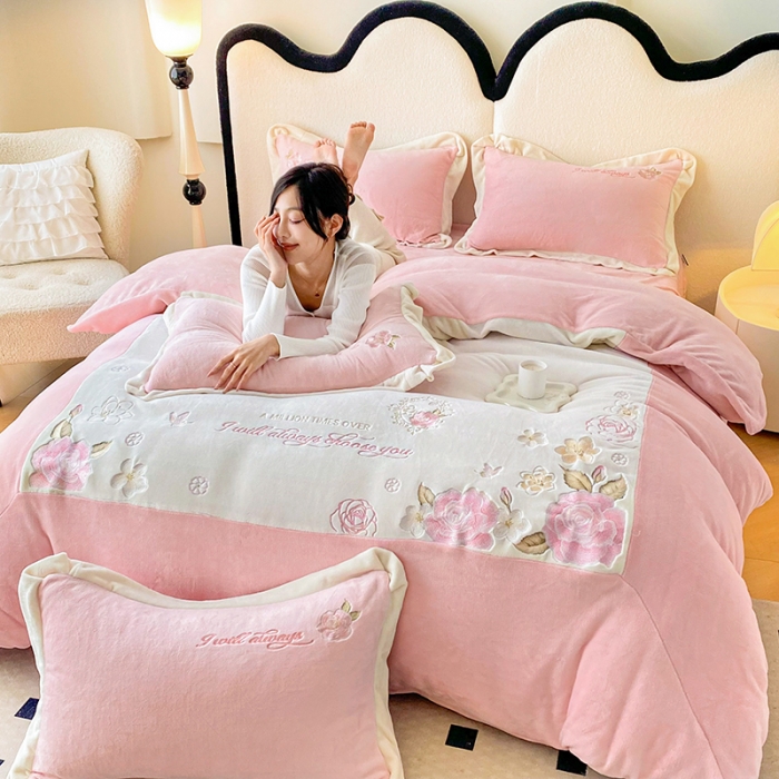 91家纺网 家纺一手货源 找家纺 可以家居 2023新款高克重全消光绣花四件套-伊芙琳 伊芙琳-公主粉