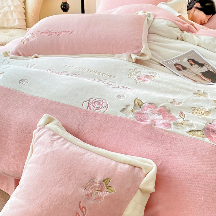 91家纺网 家纺一手货源 找家纺 可以家居 2023新款高克重全消光绣花四件套-伊芙琳 伊芙琳-公主粉