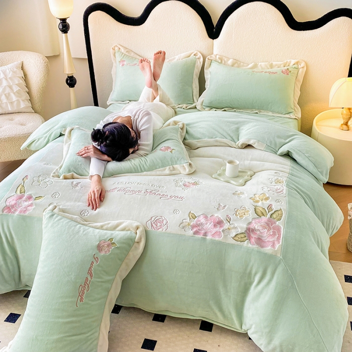 91家纺网 家纺一手货源 找家纺 可以家居 2023新款高克重全消光绣花四件套-伊芙琳 伊芙琳-新芽绿