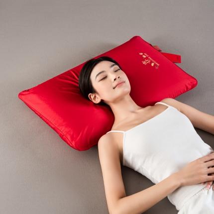 (总) 麦肯锡 2023新款红石榴有喜凝胶枕头枕芯-模特图