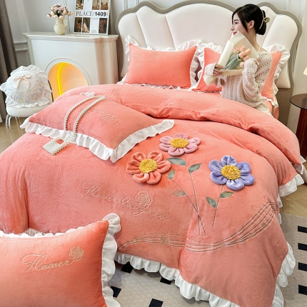 91家纺网 家纺一手货源 找家纺 苏米娜9斤230g高克重韩版立体盘花绣花牛奶绒四件套宝宝金貂懒兔毛毛绒